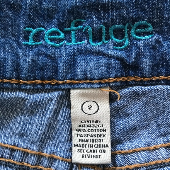Refuge Low Waist Medium Wash Jean Denim Shorts - Picture 3 of 3